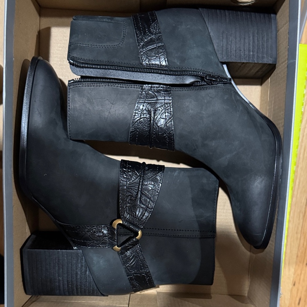 Vionic Black Heeled Boots with Embossed Strap